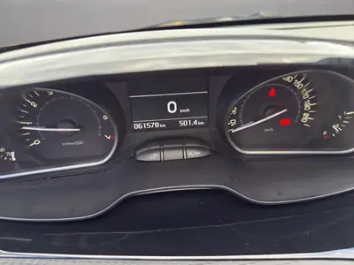 Peugeot 208 1.2 PureTech GT Line — Citadine dynamique, faible kilométrage, équipée navigation — Miniature 8