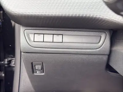 Peugeot 208 1.2 PureTech GT Line — Citadine dynamique, faible kilométrage, équipée navigation — Miniature 20
