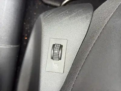 Peugeot 208 1.2 PureTech GT Line — Citadine dynamique, faible kilométrage, équipée navigation — Miniature 21
