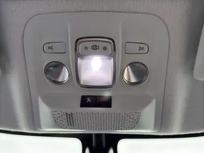 Peugeot 208 1.2 PureTech GT Line — Citadine dynamique, faible kilométrage, équipée navigation — Miniature 24