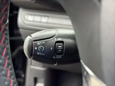Peugeot 208 1.2 PureTech GT Line — Citadine dynamique, faible kilométrage, équipée navigation — Miniature 22