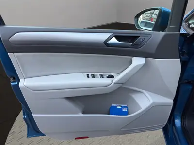 VW Touran 1.4 TSI BlueMotion — Monospace familial fiable, toit panoramique et 8 places — Miniature 12