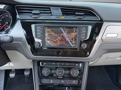 VW Touran 1.4 TSI BlueMotion — Monospace familial fiable, toit panoramique et 8 places — Miniature 15