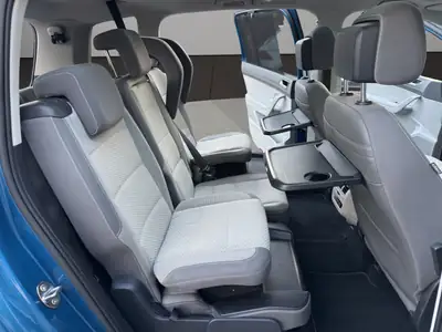VW Touran 1.4 TSI BlueMotion — Monospace familial fiable, toit panoramique et 8 places — Miniature 18