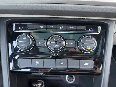VW Touran 1.4 TSI BlueMotion — Monospace familial fiable, toit panoramique et 8 places — Miniature 16