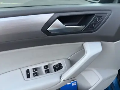 VW Touran 1.4 TSI BlueMotion — Monospace familial fiable, toit panoramique et 8 places — Miniature 23