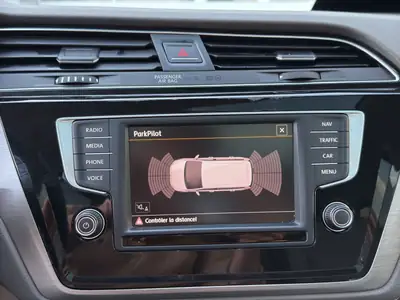 VW Touran 1.4 TSI BlueMotion — Monospace familial fiable, toit panoramique et 8 places — Miniature 28