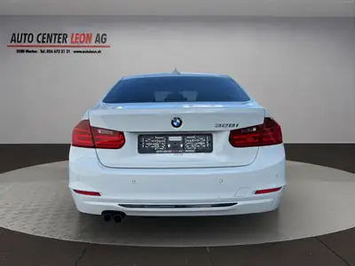 BMW 328i Sport Line — Berline élégante, 245 ch et entretien récent — tableau de bord