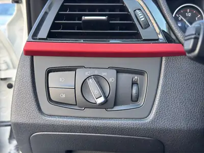 BMW 328i Sport Line — Berline élégante, 245 ch et entretien récent — Miniature 23