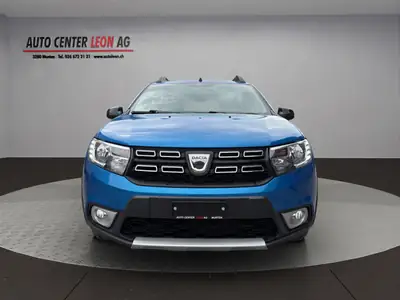 Dacia Sandero TCe 90 Stepway — Petit budget, grand équipement et boîte auto — vue extérieure