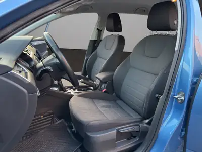 Skoda Octavia Combi 1.6 TDI Elegance 4x4 — Polyvalence tout-terrain, moteur économe — Miniature 9