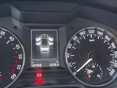 Skoda Octavia Combi 1.6 TDI Elegance 4x4 — Polyvalence tout-terrain, moteur économe — Miniature 11