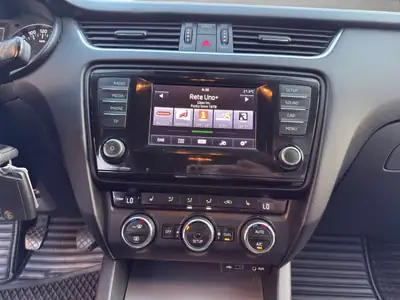 Skoda Octavia Combi 1.6 TDI Elegance 4x4 — Polyvalence tout-terrain, moteur économe — Miniature 15