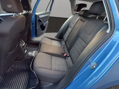 Skoda Octavia Combi 1.6 TDI Elegance 4x4 — Polyvalence tout-terrain, moteur économe — Miniature 13