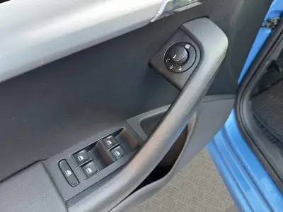Skoda Octavia Combi 1.6 TDI Elegance 4x4 — Polyvalence tout-terrain, moteur économe — Miniature 21