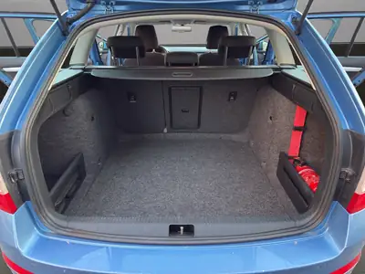 Skoda Octavia Combi 1.6 TDI Elegance 4x4 — Polyvalence tout-terrain, moteur économe — Miniature 19