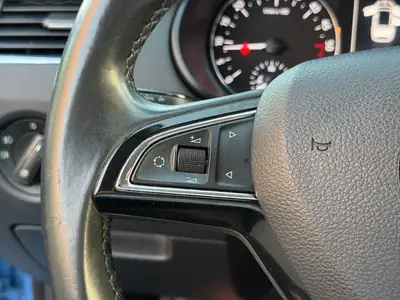 Skoda Octavia Combi 1.6 TDI Elegance 4x4 — Polyvalence tout-terrain, moteur économe — Miniature 24