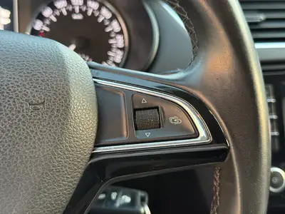 Skoda Octavia Combi 1.6 TDI Elegance 4x4 — Polyvalence tout-terrain, moteur économe — Miniature 25