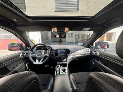 Jeep Grand Cherokee 6.4 V8 HEMI SRT8 — Muscle SUV américain, 468 ch d'exception — detail