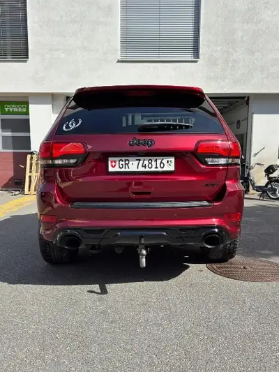 Jeep Grand Cherokee 6.4 V8 HEMI SRT8 — Muscle SUV américain, 468 ch d'exception — interior