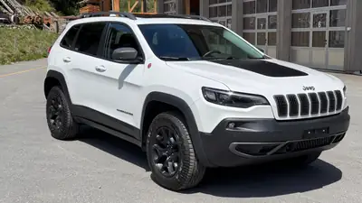 Jeep Cherokee 2.0 T Trailhawk AWD — SUV robuste, entretien premium, kilométrage maîtrisé — vue extérieure