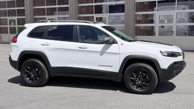 Jeep Cherokee 2.0 T Trailhawk AWD — SUV robuste, entretien premium, kilométrage maîtrisé — côté