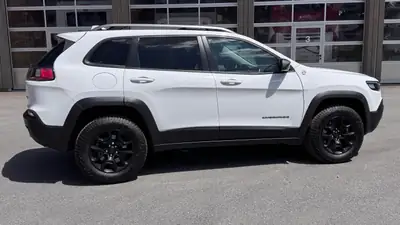 Jeep Cherokee 2.0 T Trailhawk AWD — SUV robuste, entretien premium, kilométrage maîtrisé — arrière