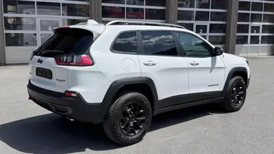 Jeep Cherokee 2.0 T Trailhawk AWD — SUV robuste, entretien premium, kilométrage maîtrisé — intérieur