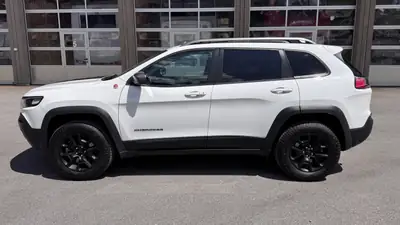 Jeep Cherokee 2.0 T Trailhawk AWD — SUV robuste, entretien premium, kilométrage maîtrisé — détail