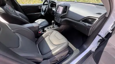 Jeep Cherokee 2.0 T Trailhawk AWD — SUV robuste, entretien premium, kilométrage maîtrisé — Miniature 12