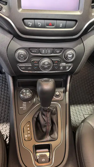 Jeep Cherokee 2.0 T Trailhawk AWD — SUV robuste, entretien premium, kilométrage maîtrisé — Miniature 16