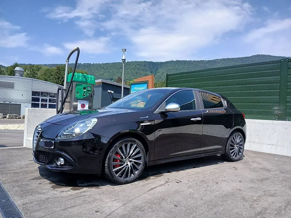Alfa Romeo Giulietta 2.0 JTDm Distinctive — Diesel performant, 163'000 km — vue extérieure
