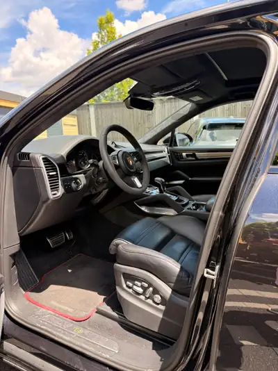 Porsche Cayenne 4.0 V8 Turbo S E-Hybrid — SUV hybride rechargeable haute performance — fianco
