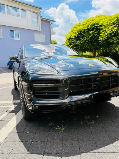 Porsche Cayenne 4.0 V8 Turbo S E-Hybrid — SUV hybride rechargeable haute performance — interni