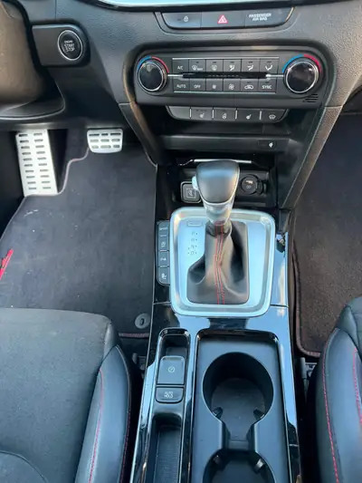 Kia Ceed 1.6 T-GDi GT — Berline sportive, 76 500 km seulement — détail