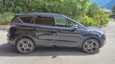 Ford Kuga 2.0 TDCi 180 ST-Line — SUV robuste, 96'000 km, sans sinistre — vue extérieure