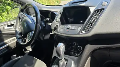 Ford Kuga 2.0 TDCi 180 ST-Line — SUV robuste, 96'000 km, sans sinistre — détail
