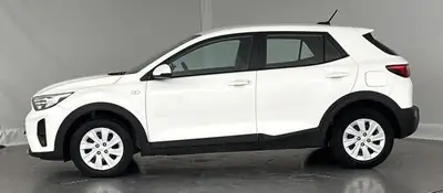 Kia Stonic 1.2 CVVT — SUV urbain compact, moteur économe et sans accident — intérieur
