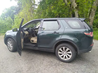 Land Rover Discovery Sport 2.0 TD4 180 SE — SUV 7 places robuste, essence diesel économique — interni