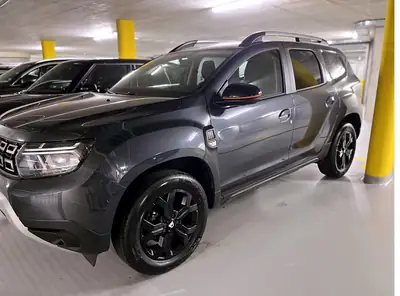 Dacia Duster 1.3 TCe 150 Extreme — SUV compact robuste, première main, 35'000 km seulement — side view