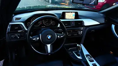 BMW 420i Cabriolet Luxury Line — Élégance décapotable, motorisation efficace — Miniature 12