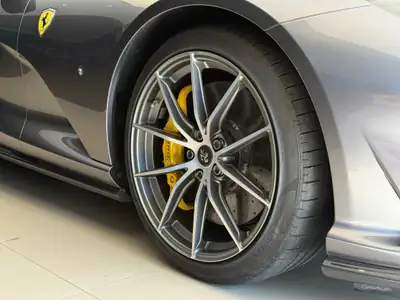 Ferrari 812 GTS — Cabriolet V12 796 ch, Kilométrage minimal, Package carbone complet — Detail