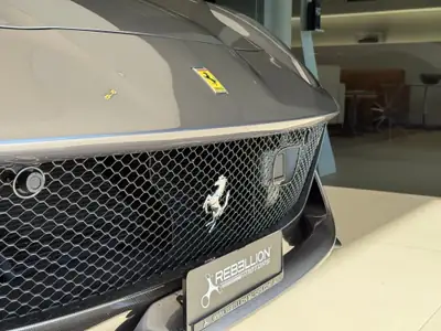 Ferrari 812 GTS — Cabriolet V12 796 ch, Kilométrage minimal, Package carbone complet — Innenraum