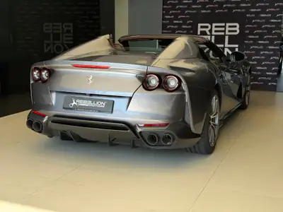 Ferrari 812 GTS — Cabriolet V12 796 ch, Kilométrage minimal, Package carbone complet — Miniatur 9
