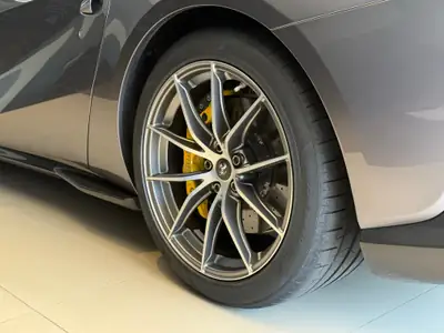 Ferrari 812 GTS — Cabriolet V12 796 ch, Kilométrage minimal, Package carbone complet — Miniatur 15