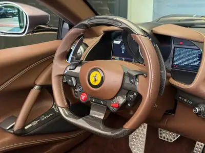 Ferrari 812 GTS — Cabriolet V12 796 ch, Kilométrage minimal, Package carbone complet — Miniatur 16