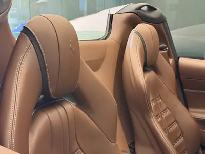 Ferrari 812 GTS — Cabriolet V12 796 ch, Kilométrage minimal, Package carbone complet — Miniatur 18