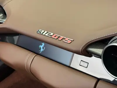 Ferrari 812 GTS — Cabriolet V12 796 ch, Kilométrage minimal, Package carbone complet — Miniatur 19