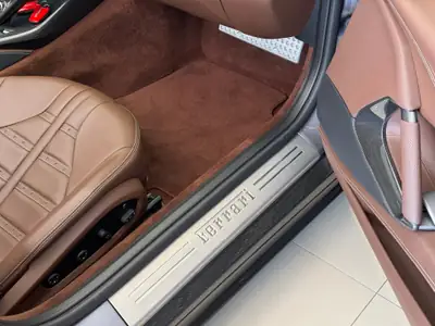 Ferrari 812 GTS — Cabriolet V12 796 ch, Kilométrage minimal, Package carbone complet — Miniatur 22
