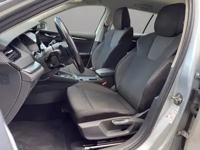 Skoda Octavia Combi 2.0 TDI DSG — Monospace familial économe, 137'000 km — Miniature 8